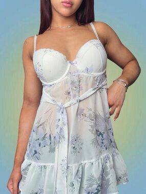 La Vie En Rose Sheer Floral Lace Chemise in Light Lavender and White